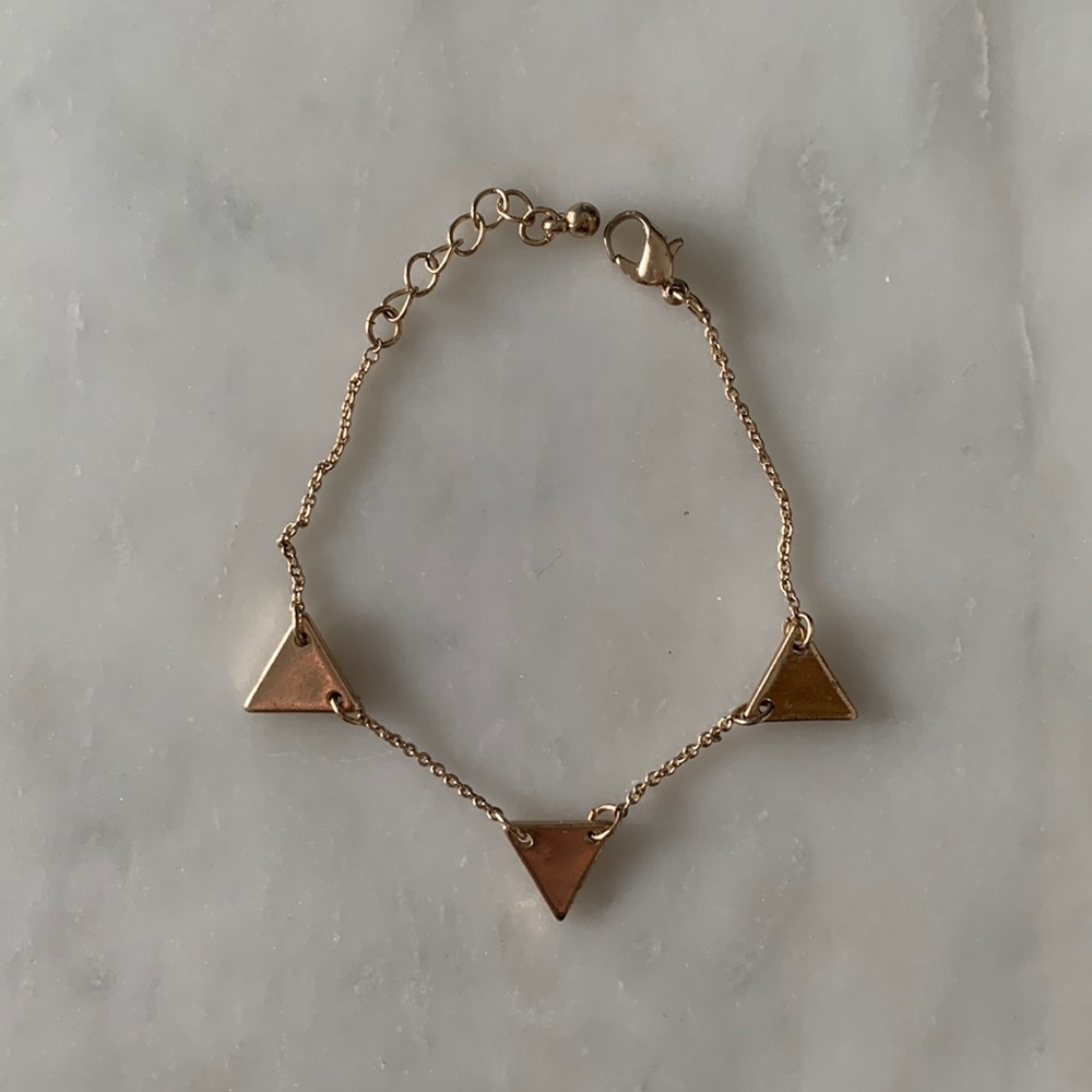 3/$10💎 Forever 21 gold triangle bracelet